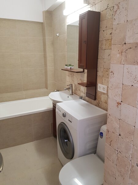 Calea Victoriei/ Amzei Proprietar, inchiriez apartament 3 camere,